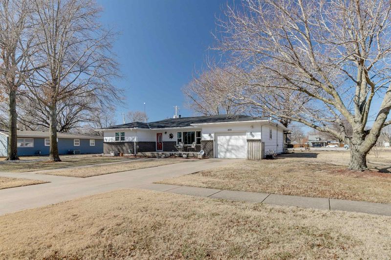 205 S Chestnut St, Douglass, KS 67039