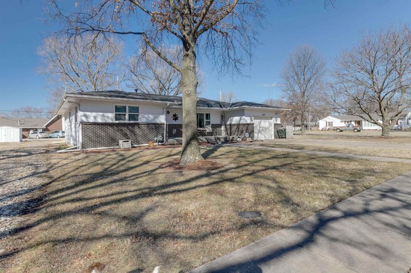 205 S Chestnut St, Douglass, KS 67039