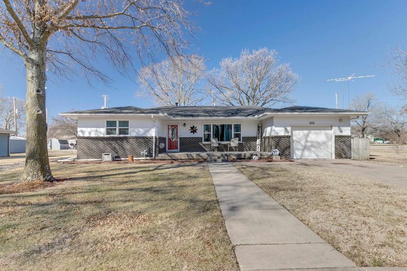 205 S Chestnut St, Douglass, KS 67039