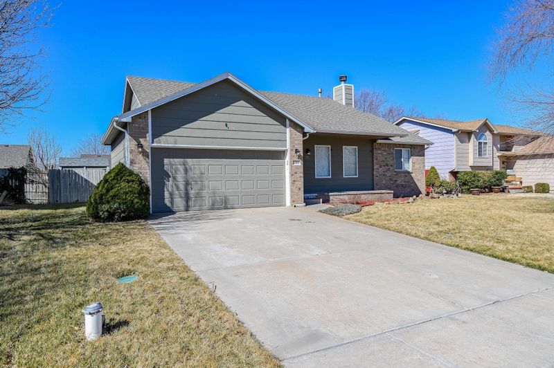 2313 S Rutledge Cir, Wichita, KS 67209