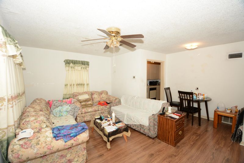 2312 W Walker St, Wichita, KS 67213