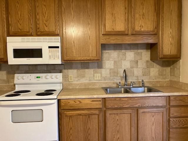 2703 S Santa Fe St, Wichita, KS 67216