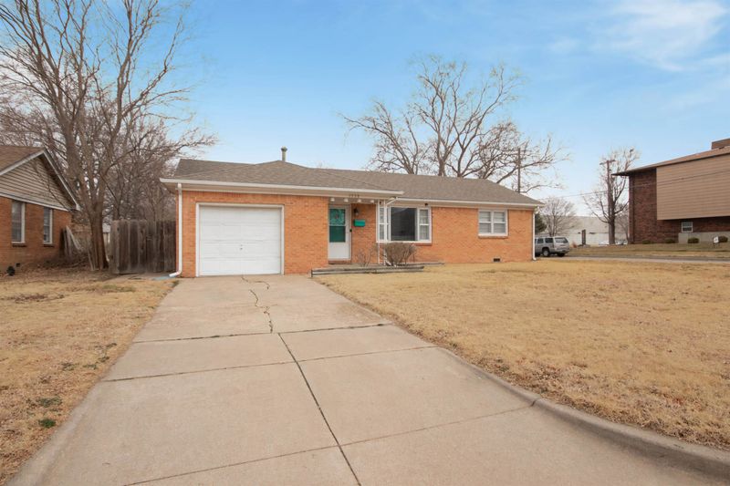 8338 E Indianapolis St, Wichita, KS 67207