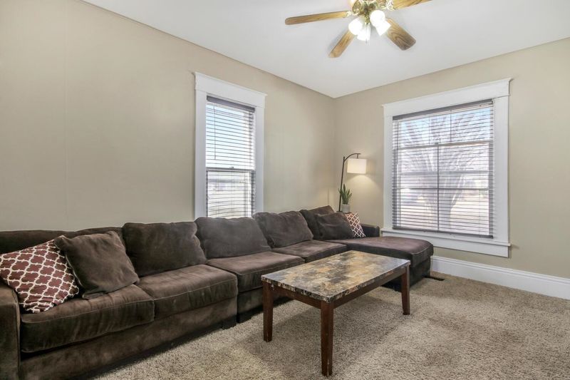 919 E 8th St, Newton, KS 67114