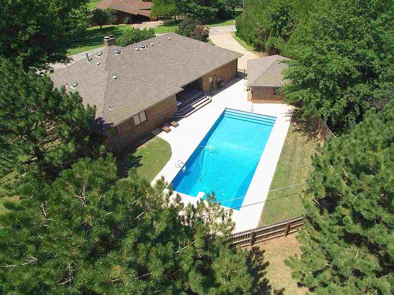 8 Sunset Rd, Wellington, KS 67152