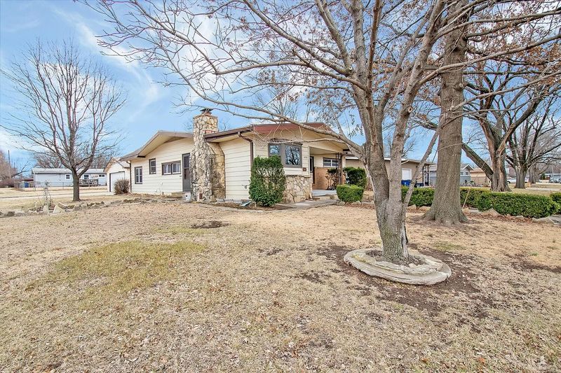 1458 N Georgie Ave, Derby, KS 67037