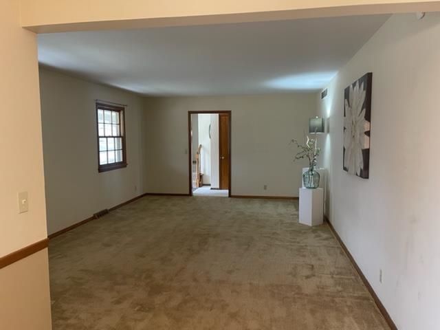 8126 E Willowbrook Rd, Wichita, KS 67207