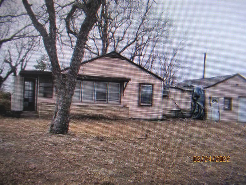 1403 N 2nd, Arkansas City, KS 67005