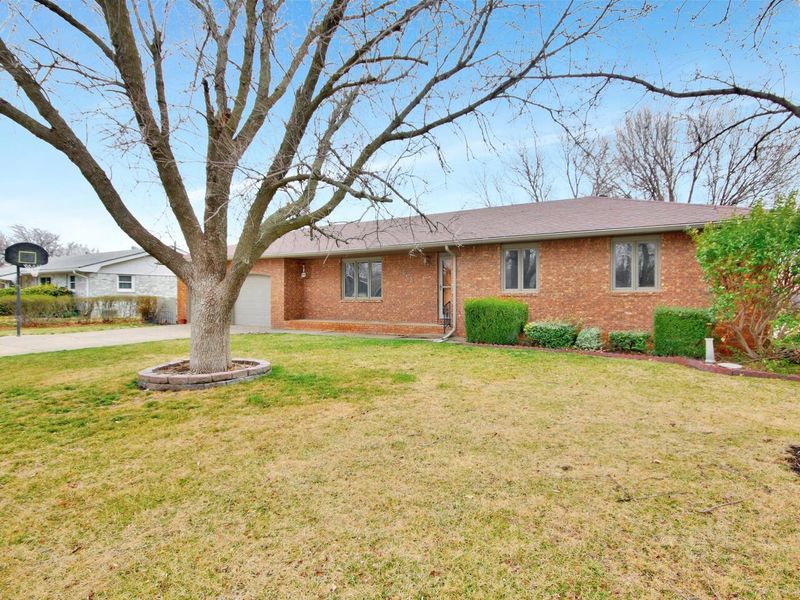 604 N Spruce St, Goddard, KS 67052