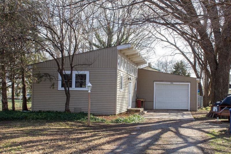 406 S Taylor St, Douglass, KS 67039