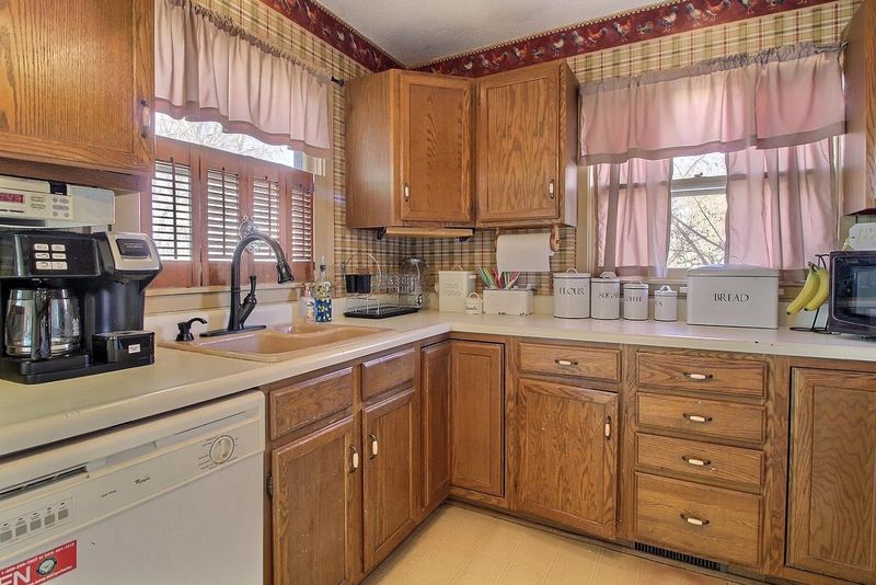 503 S Wire, Haysville, KS 67060
