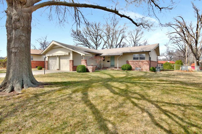 9822 W Hardtner, Wichita, KS 67212