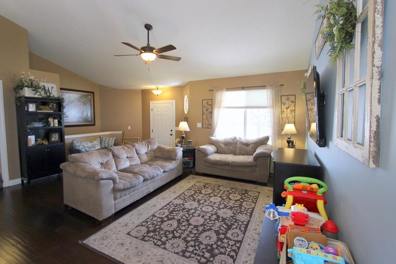 801 S Cranbrook Cir, Wichita, KS 67207