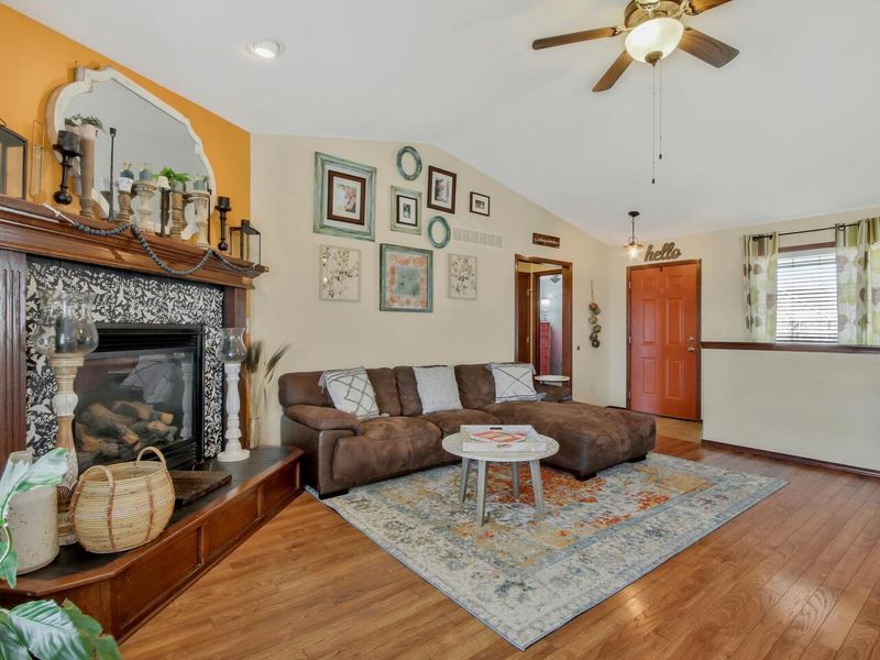 1130 E Lost Hills St, Derby, KS 67037