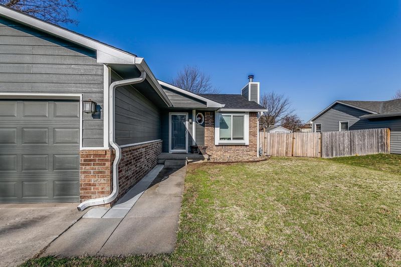 2333 S Crestline Ave, Wichita, KS 67209