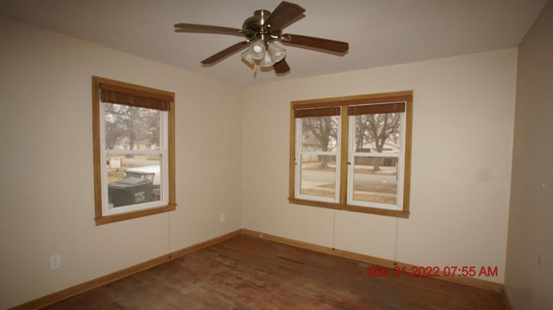 220 N Reno St, Haven, KS 67543