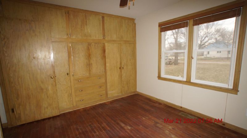 220 N Reno St, Haven, KS 67543