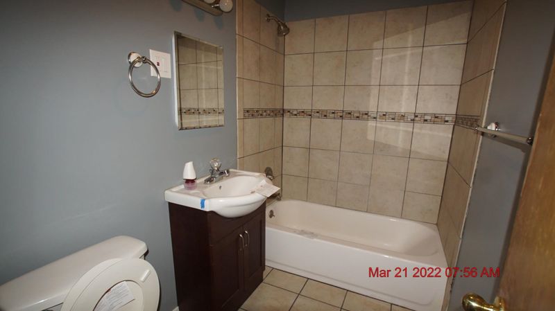 220 N Reno St, Haven, KS 67543