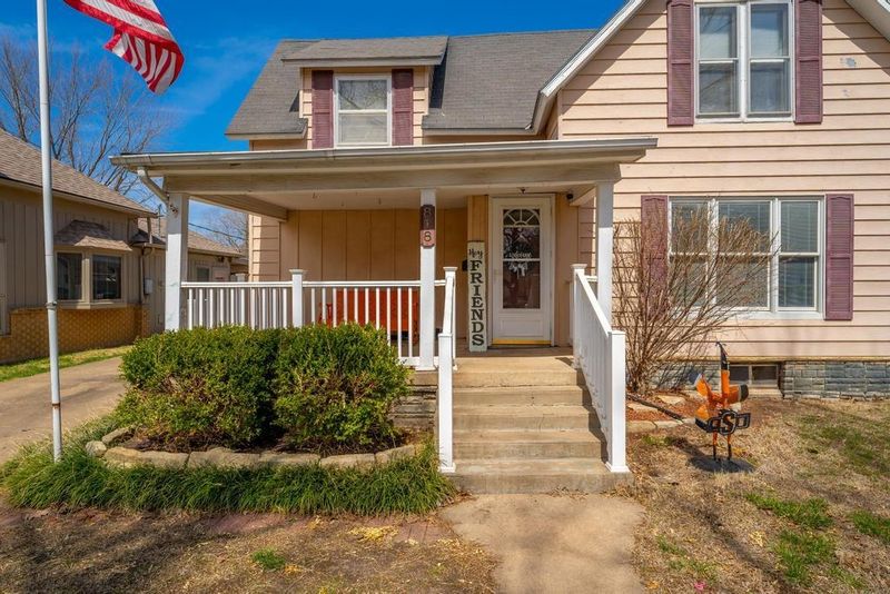 818 E 11th Ave, Winfield, KS 67156