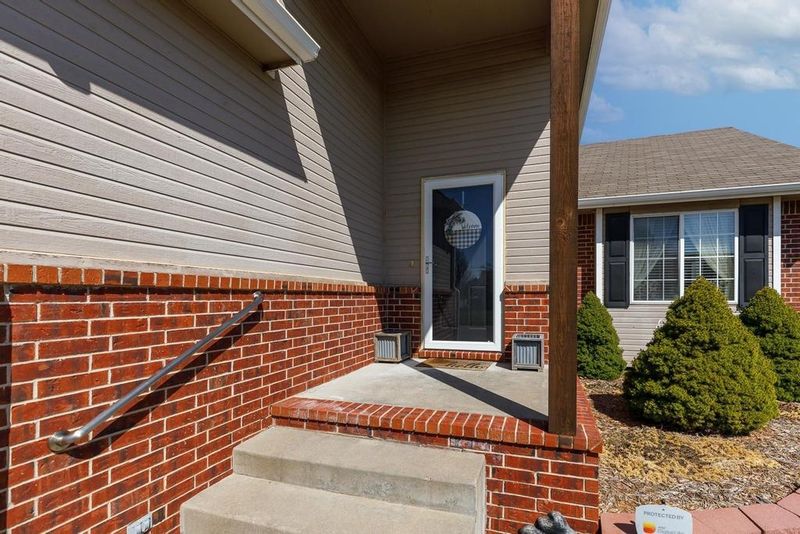 1702 E Cedar Tree St, Park City, KS 67219