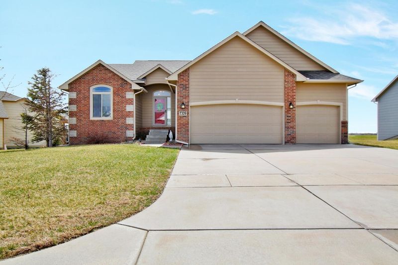 7329 E Gabriel St, Bel Aire, KS 67226