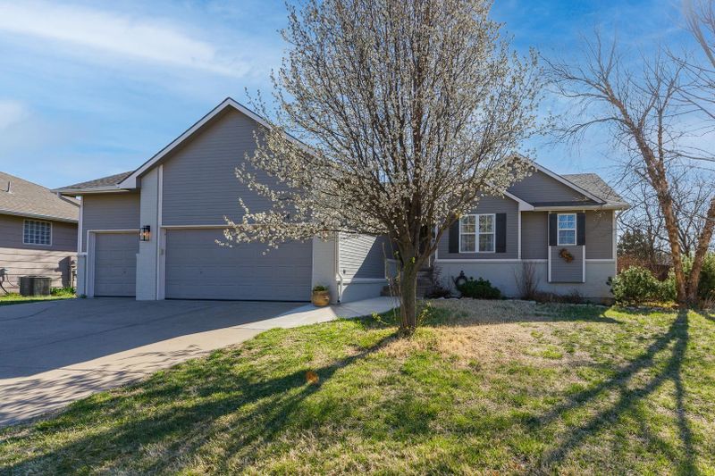 2004 N Lakeside Dr, Andover, KS 67002