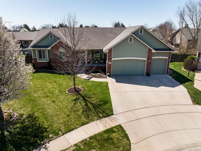 1423 E Woodbrook Ct, Derby, KS 67037