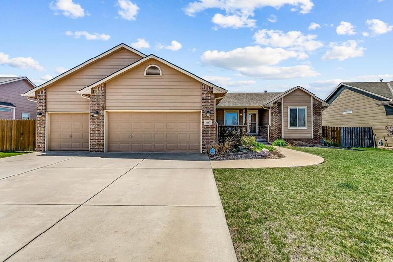 1117 N Lake Edge Dr, Goddard, KS 67052