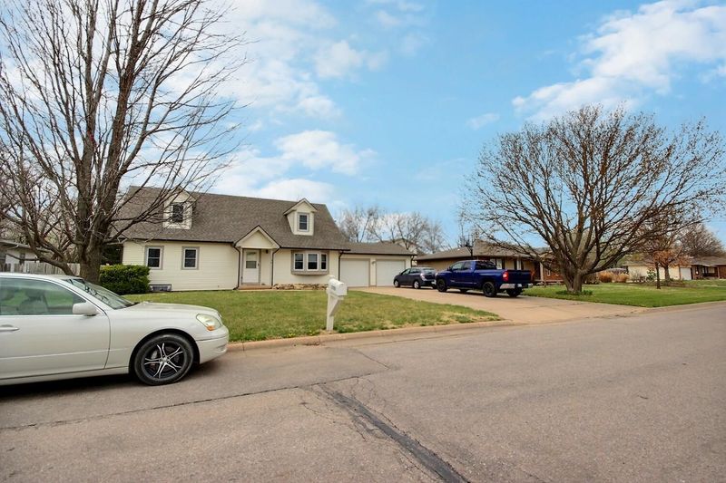 1755 N Terry Ln, Andover, KS 67002