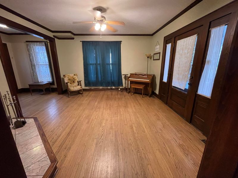 228 E 8th, Newton, KS 67114