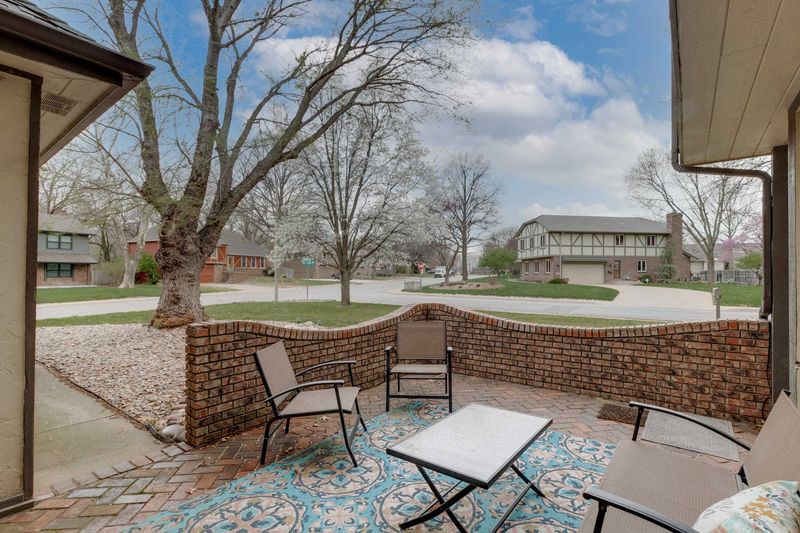 1327 N Armstrong Ave, Derby, KS 67037