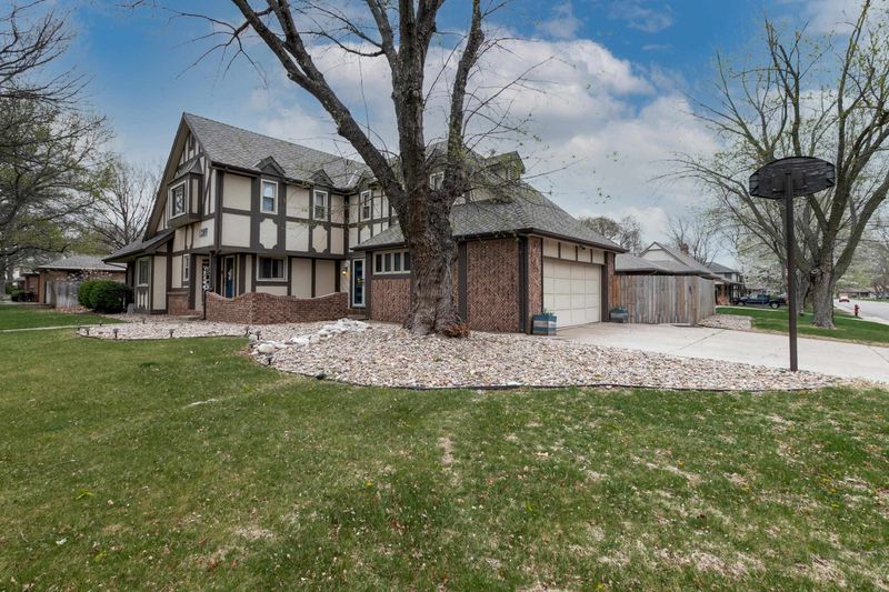 1327 N Armstrong Ave, Derby, KS 67037