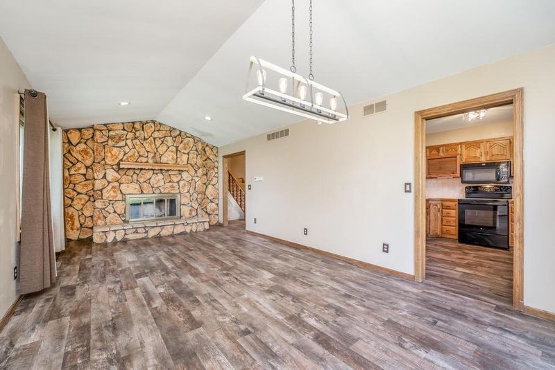 114 Pineview Dr, Andover, KS 67002