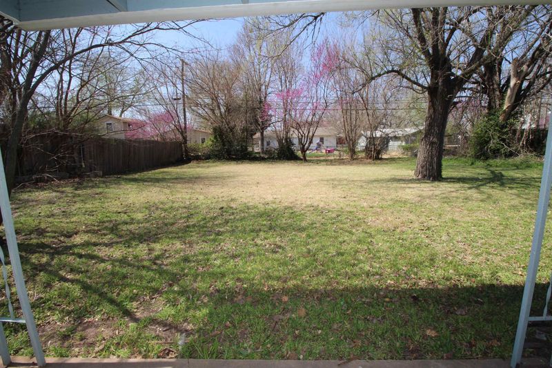 1607 Cron St, Augusta, KS 67010