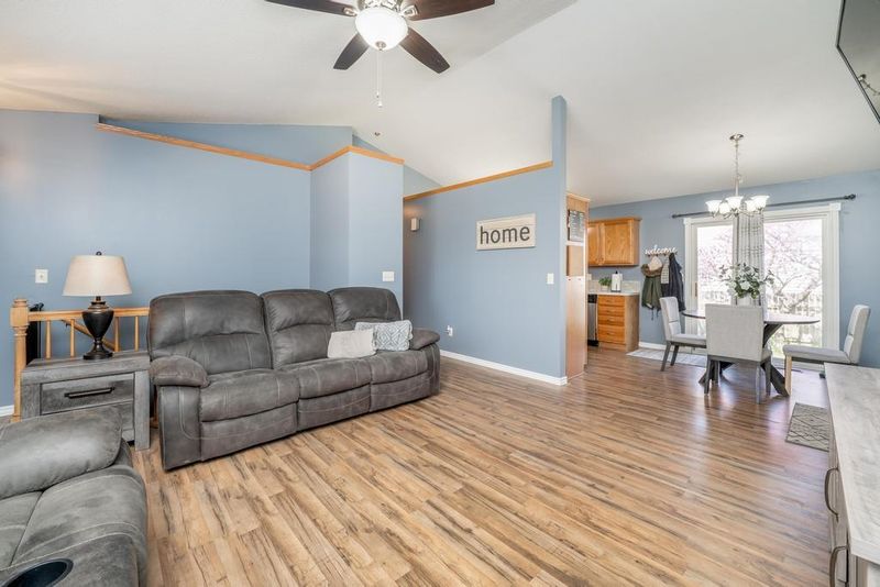 993 E Forest Ct, Haysville, KS 67060