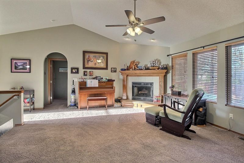 1130 N Trail Ridge Dr, Derby, KS 67037