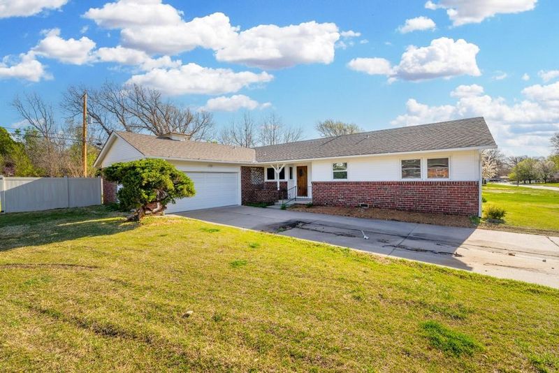 6402 E Oneida St, Wichita, KS 67206