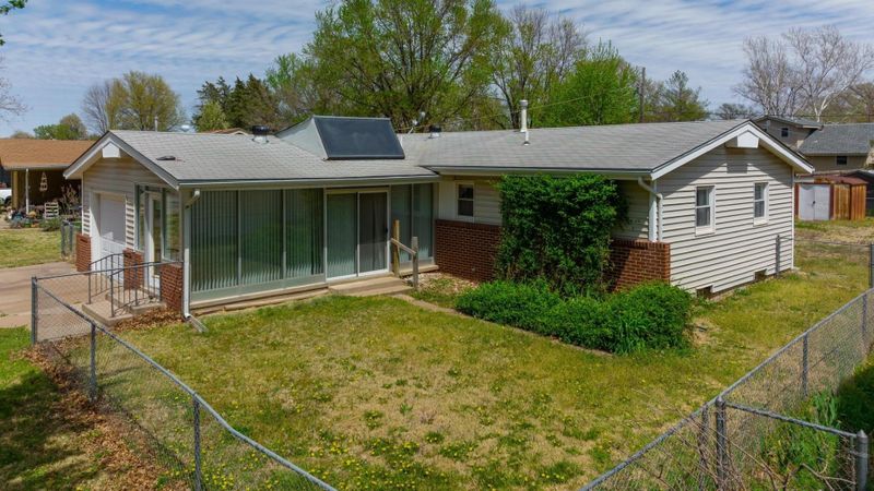 618 N Edgewood Dr, Mulvane, KS 67110