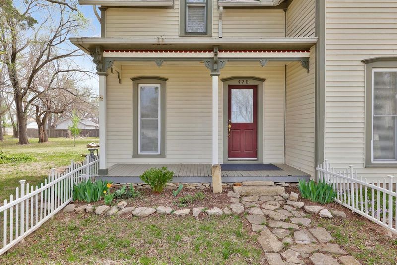 428 S Willow St, Douglass, KS 67039
