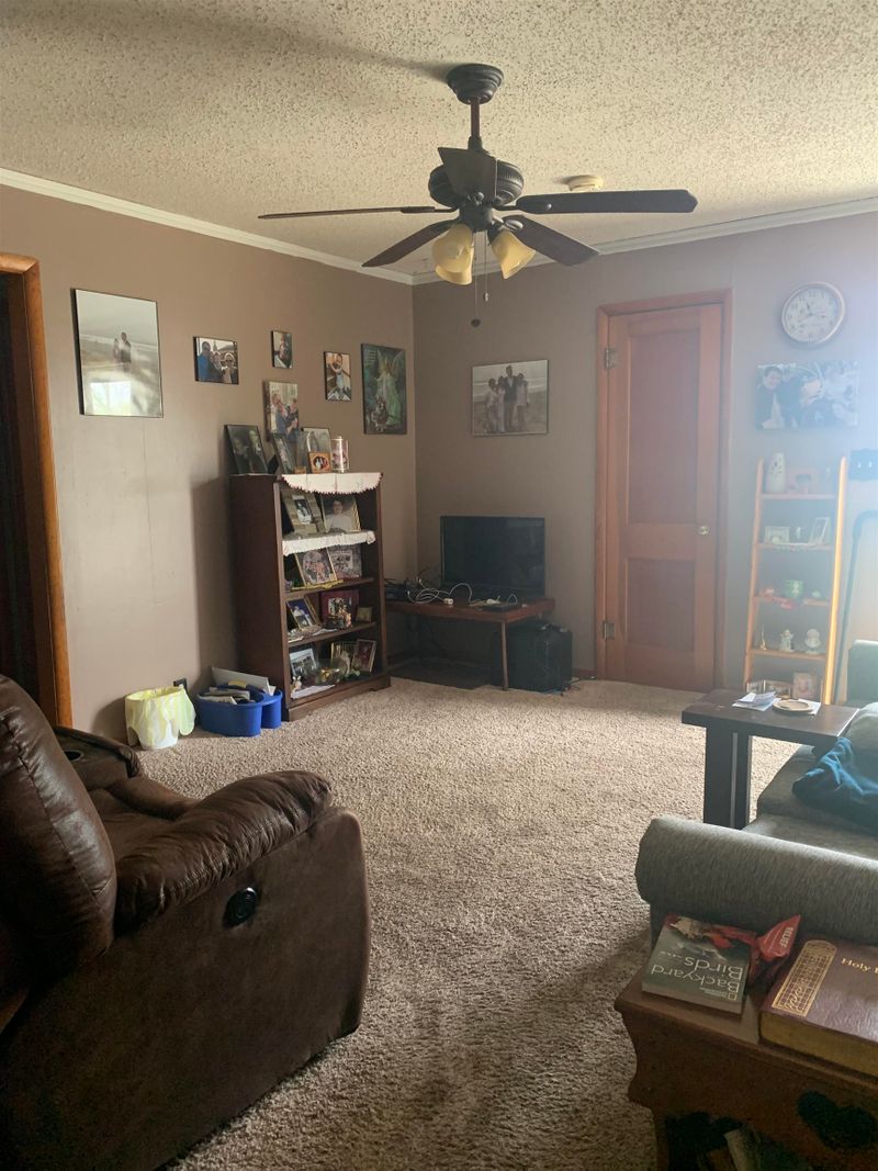 214 SW 7th St, Newton, KS 67114