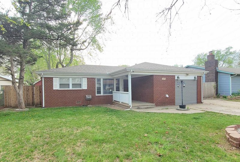 605 Edgewood Dr, Mulvane, KS 67110