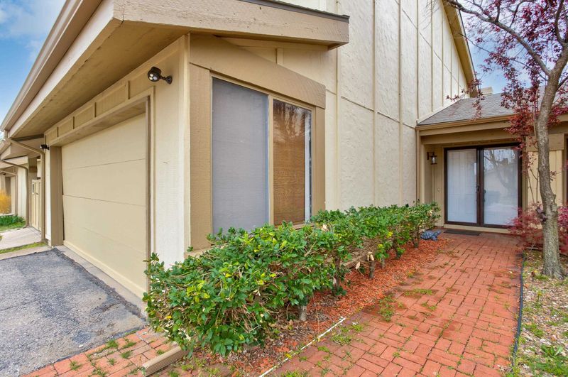 8419 E Harry St #201, Wichita, KS 67207