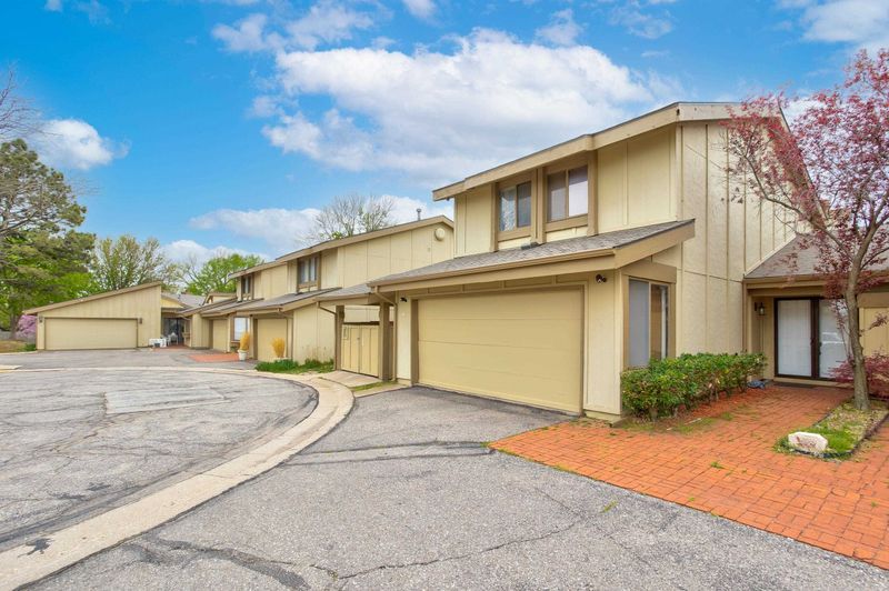 8419 E Harry St #201, Wichita, KS 67207