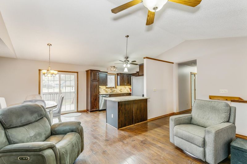 140 S Valley Stream Dr, Derby, KS 67037