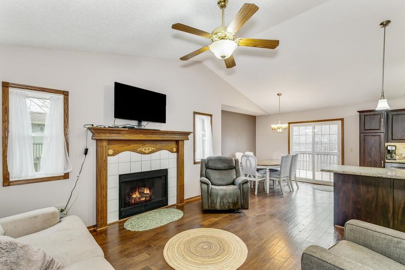 140 S Valley Stream Dr, Derby, KS 67037