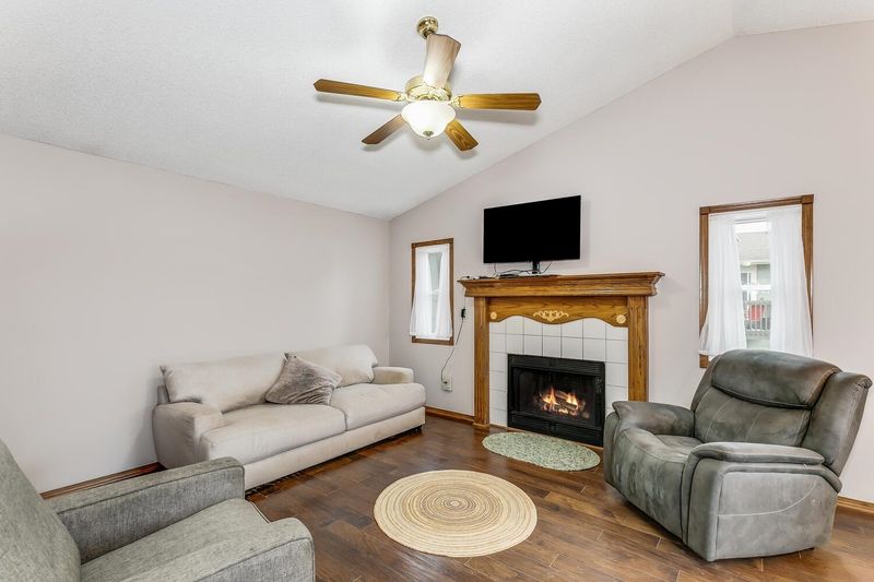 140 S Valley Stream Dr, Derby, KS 67037