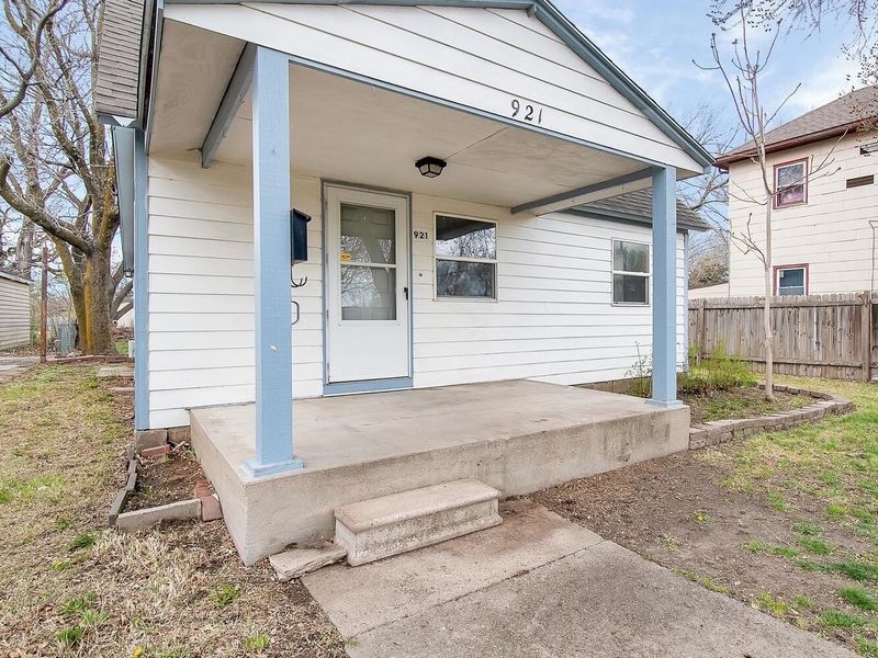 921 N Logan, Newton, KS 67114
