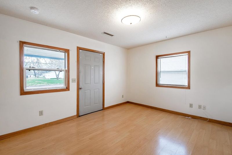 921 N Logan, Newton, KS 67114
