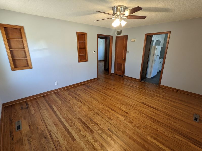 616 N High St, Newton, KS 67114