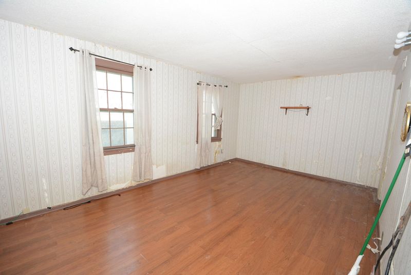 1424 S Pershing Ave, Wichita, KS 67218